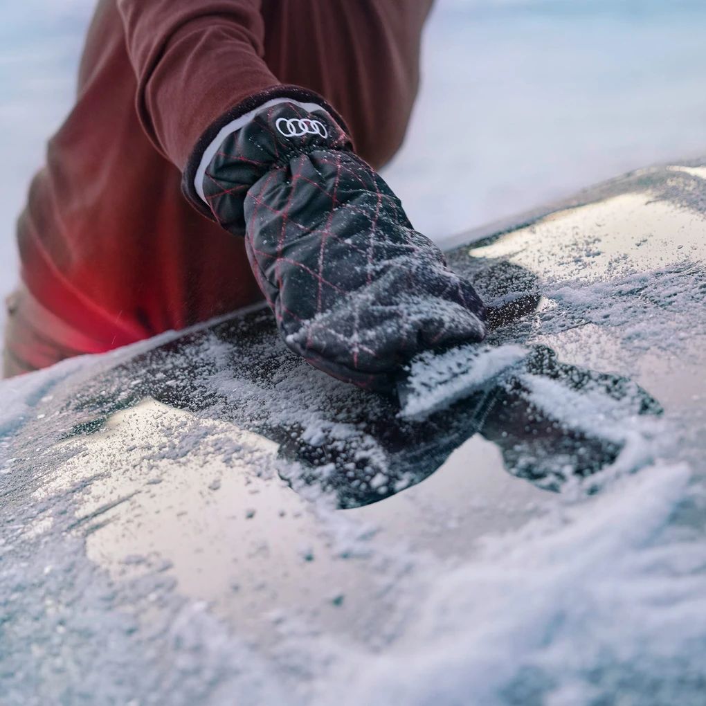 Audi Eiskratzer mit Handschuh